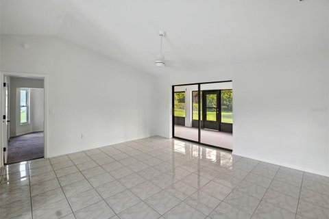 House in Port Charlotte, Florida 2 bedrooms, 120.59 sq.m. № 1911633 - photo 4