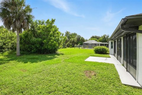 House in Port Charlotte, Florida 2 bedrooms, 120.59 sq.m. № 1911633 - photo 18
