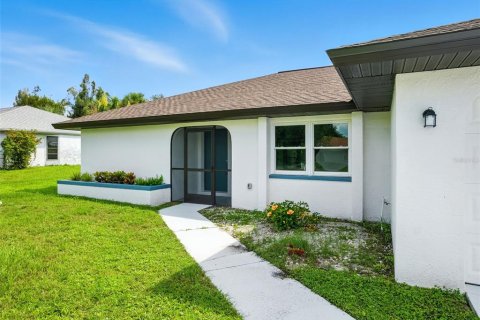 House in Port Charlotte, Florida 2 bedrooms, 120.59 sq.m. № 1911633 - photo 2