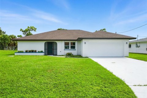 House in Port Charlotte, Florida 2 bedrooms, 120.59 sq.m. № 1911633 - photo 1