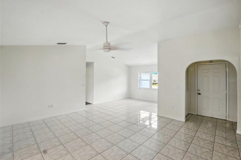 House in Port Charlotte, Florida 2 bedrooms, 120.59 sq.m. № 1911633 - photo 5