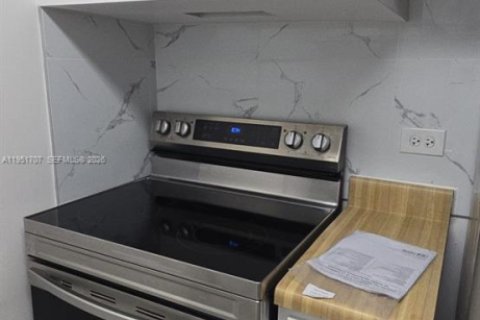 Снять в аренду кондоминиум в Лодерхилл, Флорида 1 спальня, 39.02м2, № 2006130 - фото 11