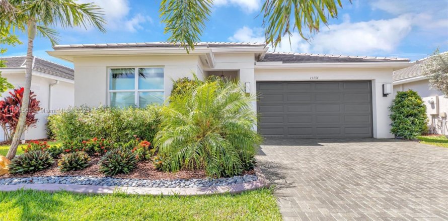 House in Port St. Lucie, Florida 3 bedrooms, 162.58 sq.m. № 1828238