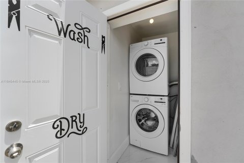 Villa ou maison à louer à Hollywood, Floride: 4 chambres, 118.64 m2 № 1840852 - photo 12