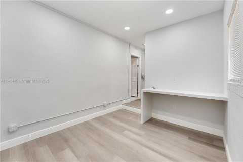 Villa ou maison à louer à Hollywood, Floride: 4 chambres, 118.64 m2 № 1840852 - photo 21