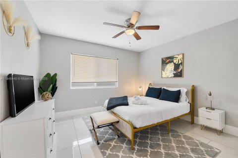 Villa ou maison à louer à Hollywood, Floride: 4 chambres, 118.64 m2 № 1840852 - photo 18