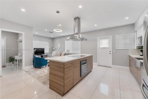 Villa ou maison à louer à Hollywood, Floride: 4 chambres, 118.64 m2 № 1840852 - photo 9