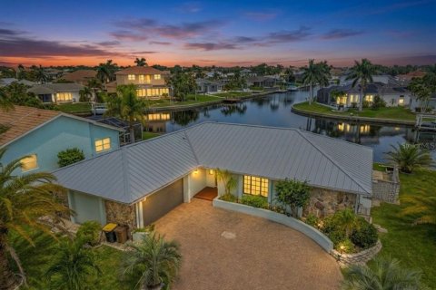 Casa en Punta Gorda, Florida 3 dormitorios, 170.01 m2 № 2235581