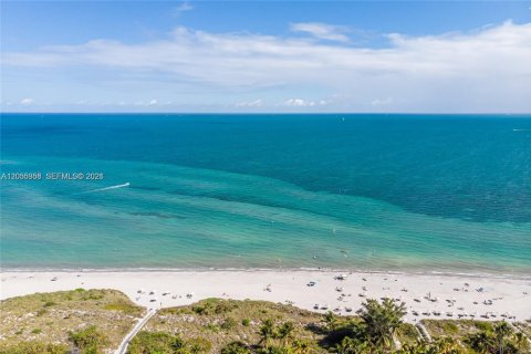 Condo in Key Biscayne, Florida, 4 bedrooms  № 2171798 - photo 2
