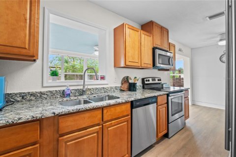 Casa en venta en Port Charlotte, Florida, 2 dormitorios, 78.41 m2 № 1903859 - foto 5