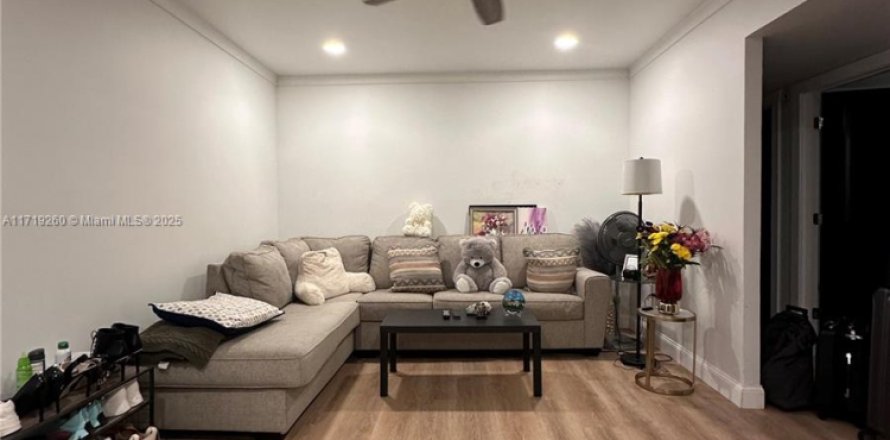 Condominio en Pembroke Park, Florida, 3 dormitorios № 1965023