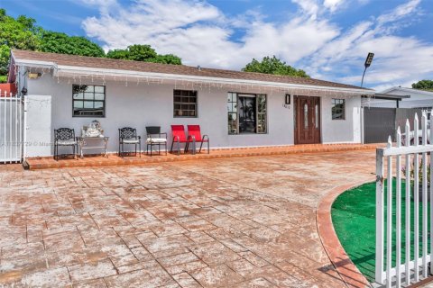 Villa ou maison à vendre à Miami Gardens, Floride: 3 chambres, 112.23 m2 № 1833703 - photo 3