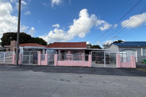 Дом в Майами, Флорида 5 спален, 201.6м2 № 2043615