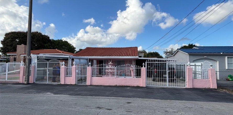 Дом в Майами, Флорида 5 спален, 201.6м2 № 2043615