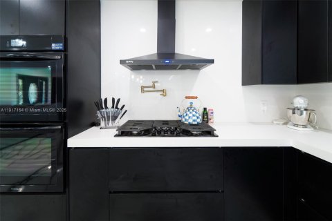 Villa ou maison à vendre à Miami, Floride: 4 chambres, 241.17 m2 № 1972095 - photo 6