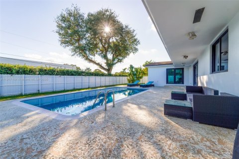 Villa ou maison à vendre à Miami, Floride: 4 chambres, 241.17 m2 № 1972095 - photo 19