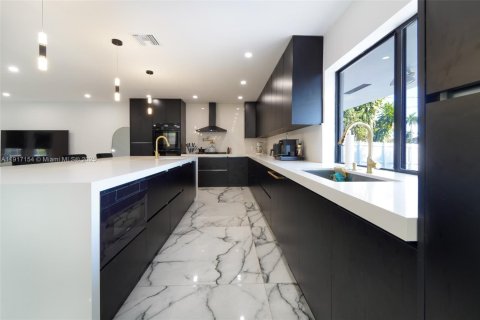 Villa ou maison à vendre à Miami, Floride: 4 chambres, 241.17 m2 № 1972095 - photo 3