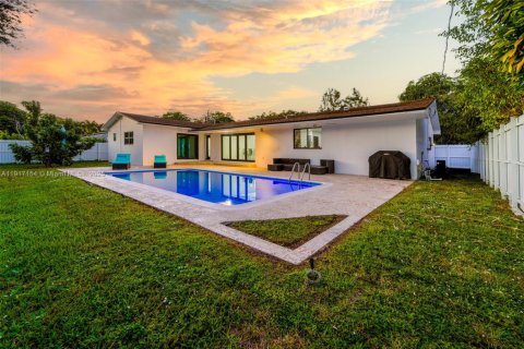 Villa ou maison à vendre à Miami, Floride: 4 chambres, 241.17 m2 № 1972095 - photo 1