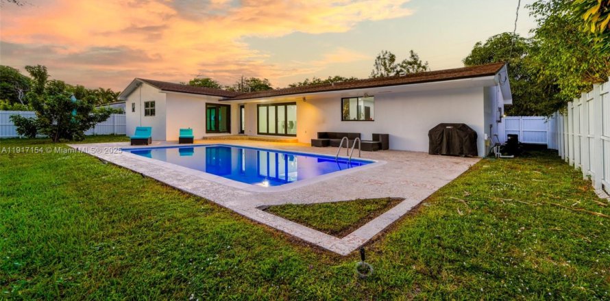 Villa ou maison à Miami, Floride 4 chambres, 241.17 m2 № 1972095