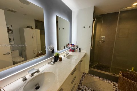 Condominio en venta en Miami, Florida, 1 dormitorio, 108.42 m2 № 2153177 - foto 21
