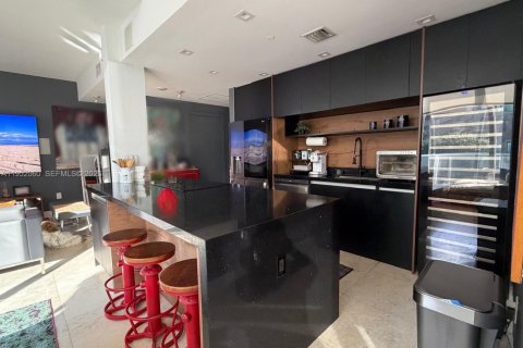 Condominio en venta en Miami, Florida, 1 dormitorio, 108.42 m2 № 2153177 - foto 6