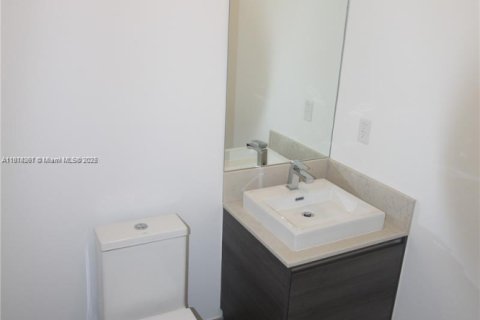 Condominio en venta en Miami, Florida, 3 dormitorios, 207.73 m2 № 1874414 - foto 3