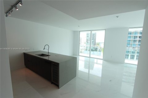 Condominio en venta en Miami, Florida, 3 dormitorios, 207.73 m2 № 1874414 - foto 27