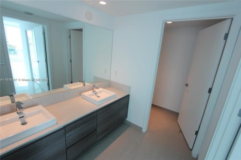 Condominio en venta en Miami, Florida, 3 dormitorios, 207.73 m2 № 1874414 - foto 10
