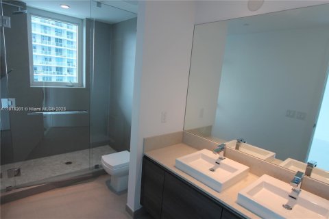 Condominio en venta en Miami, Florida, 3 dormitorios, 207.73 m2 № 1874414 - foto 13