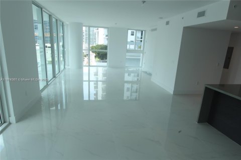 Condominio en venta en Miami, Florida, 3 dormitorios, 207.73 m2 № 1874414 - foto 29