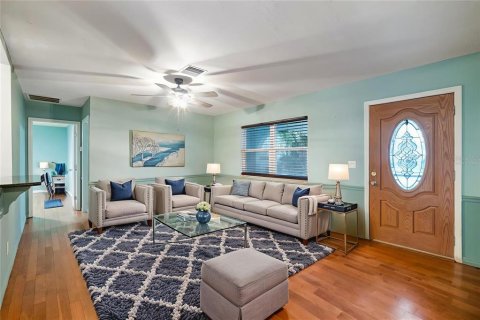 Casa en venta en Saint Petersburg, Florida, 3 dormitorios, 146.41 m2 № 1879736 - foto 2