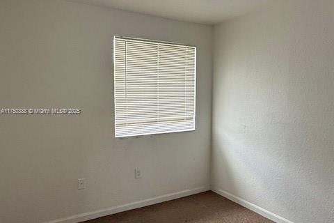 Снять в аренду таунхаус в Хомстед, Флорида 3 спальни, 120.96м2, № 1706372 - фото 2