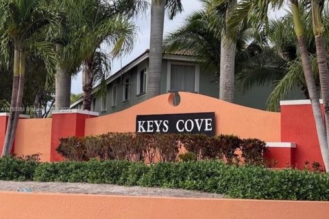 Снять в аренду таунхаус в Хомстед, Флорида 3 спальни, 120.96м2, № 1706372 - фото 13