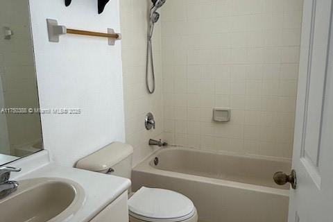 Снять в аренду таунхаус в Хомстед, Флорида 3 спальни, 120.96м2, № 1706372 - фото 8