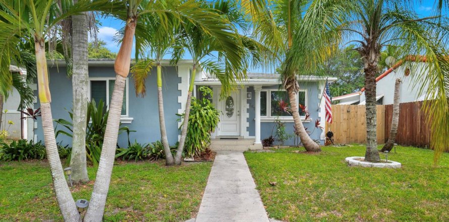 Casa en Dania Beach, Florida 3 dormitorios, 156.08 m2 № 2087486