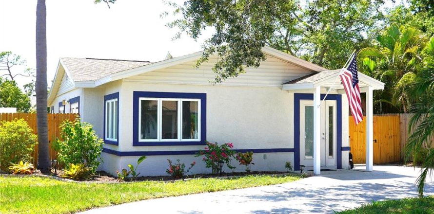 House in Bradenton, Florida 2 bedrooms, 104.05 sq.m. № 1759443