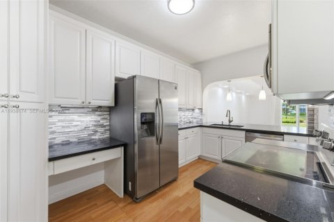 Copropriété à vendre à Doral, Floride: 3 chambres, 158.86 m2 № 1996119 - photo 2