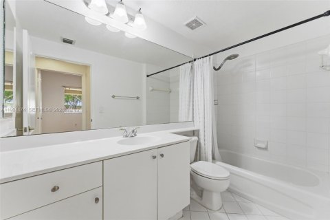 Copropriété à vendre à Doral, Floride: 3 chambres, 158.86 m2 № 1996119 - photo 15