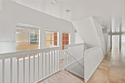 Touwnhouse à vendre à Fort Lauderdale, Floride: 4 chambres, 281.87 m2 № 2043477 - photo 20