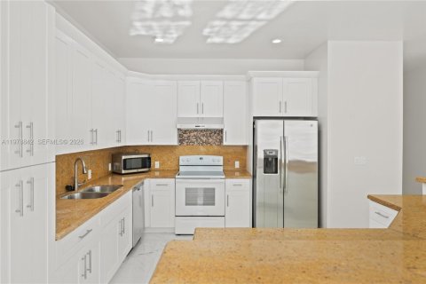 Touwnhouse à vendre à Fort Lauderdale, Floride: 4 chambres, 281.87 m2 № 2043477 - photo 18