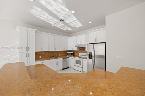 Touwnhouse à vendre à Fort Lauderdale, Floride: 4 chambres, 281.87 m2 № 2043477 - photo 16