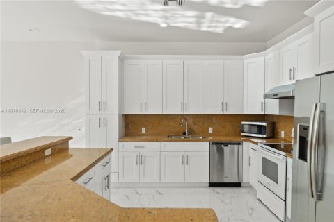 Touwnhouse à vendre à Fort Lauderdale, Floride: 4 chambres, 281.87 m2 № 2043477 - photo 17