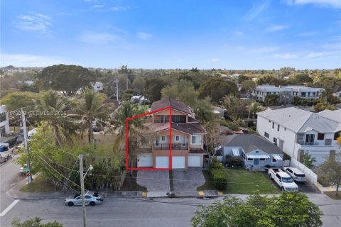 Touwnhouse à vendre à Fort Lauderdale, Floride: 4 chambres, 281.87 m2 № 2043477 - photo 3