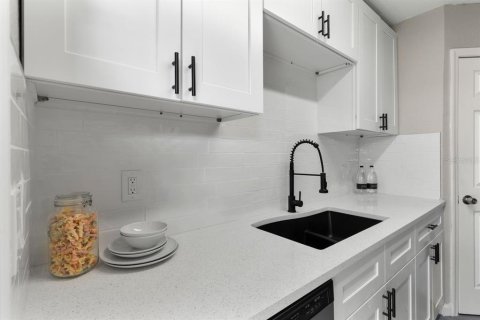 Condominio en venta en Lakeland, Florida, 2 dormitorios, 77.2 m2 № 1913490 - foto 7