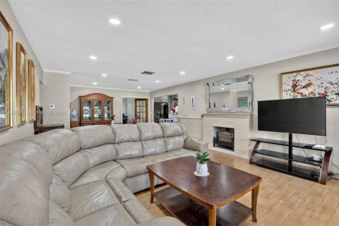 House in Hollywood, Florida 3 bedrooms, 130.81 sq.m. № 2169344 - photo 3