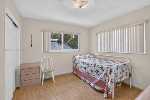 House in Hollywood, Florida 3 bedrooms, 130.81 sq.m. № 2169344 - photo 21