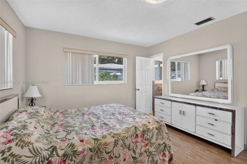 House in Hollywood, Florida 3 bedrooms, 130.81 sq.m. № 2169344 - photo 17