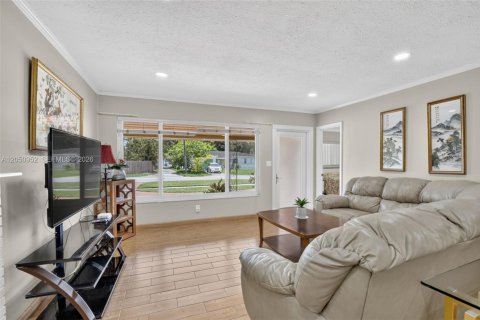 House in Hollywood, Florida 3 bedrooms, 130.81 sq.m. № 2169344 - photo 5