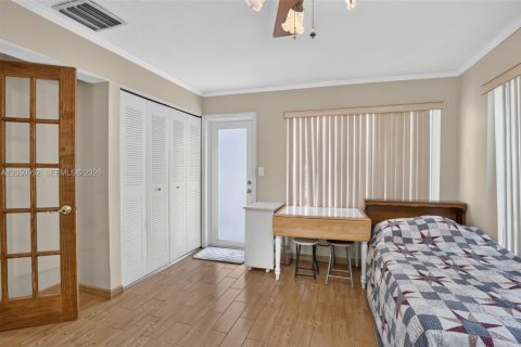 House in Hollywood, Florida 3 bedrooms, 130.81 sq.m. № 2169344 - photo 12