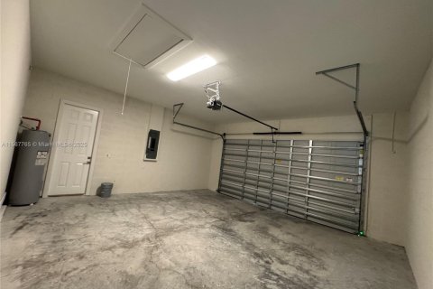 House in Lehigh Acres, Florida 4 bedrooms, 133.69 sq.m. № 1118367 - photo 27